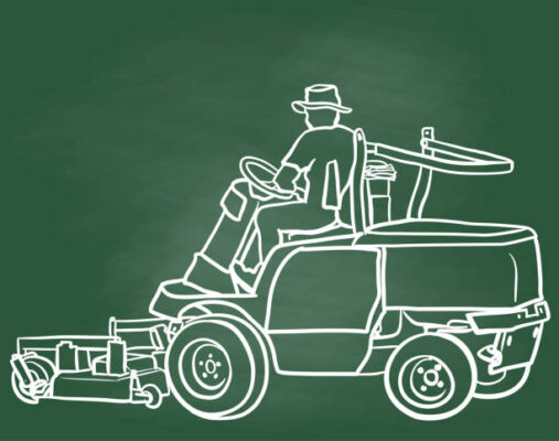 Operario realizando labores de mantenimiento en el Real Club de Golf Guadalmina / A gardener on a rideable lawnmower At Real Club de Golf Guadalmina